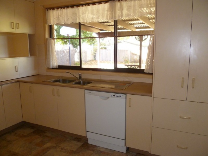 8 Matthews Avenue, Orange NSW 2800