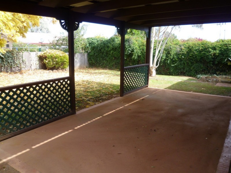8 Matthews Avenue, Orange NSW 2800