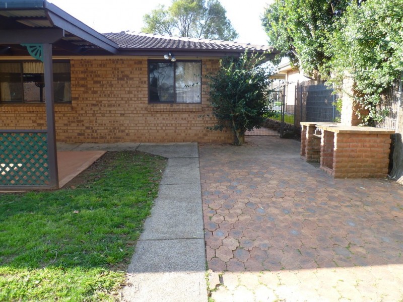 8 Matthews Avenue, Orange NSW 2800