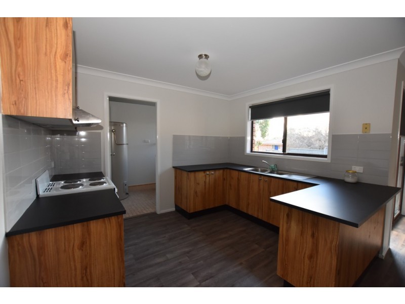 3 Landy Place, Orange NSW 2800