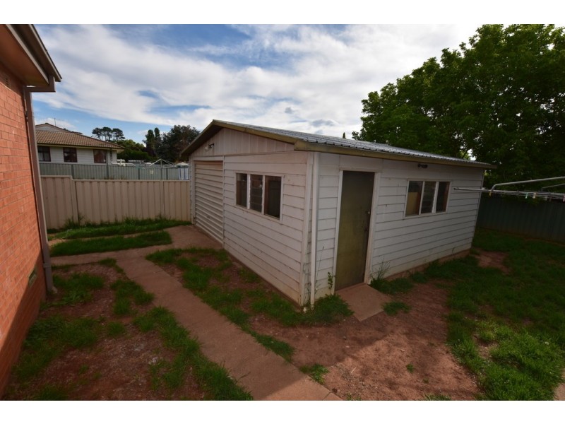 127 Lone Pine Avenue, Orange NSW 2800