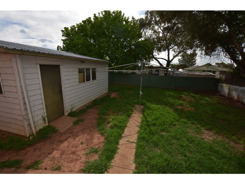 127 Lone Pine Avenue, Orange NSW 2800