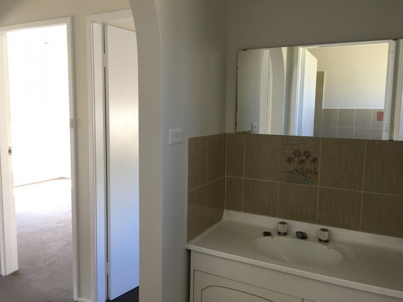 2 Landy Place, Orange NSW 2800