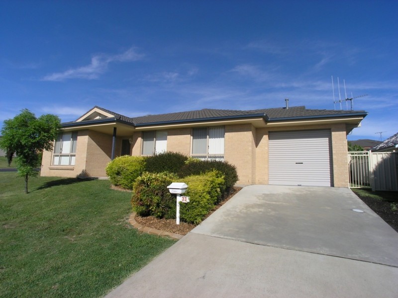 33 Roselawn Drive, Orange NSW 2800
