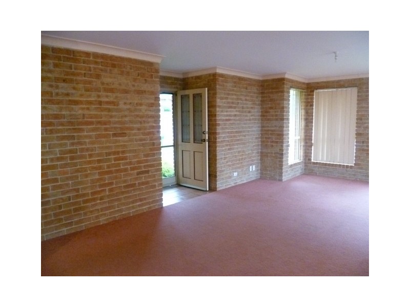 2A Agland Crescent, Orange NSW 2800