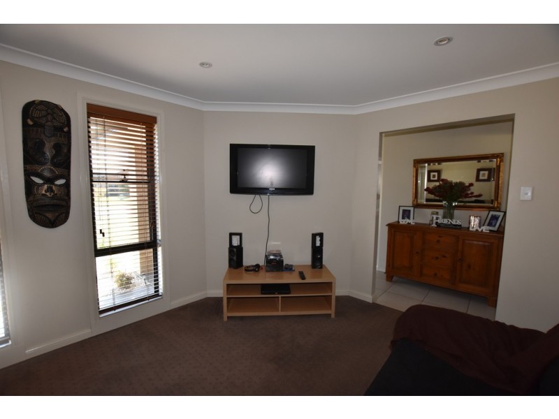 13 Brooklands Drive, Orange NSW 2800