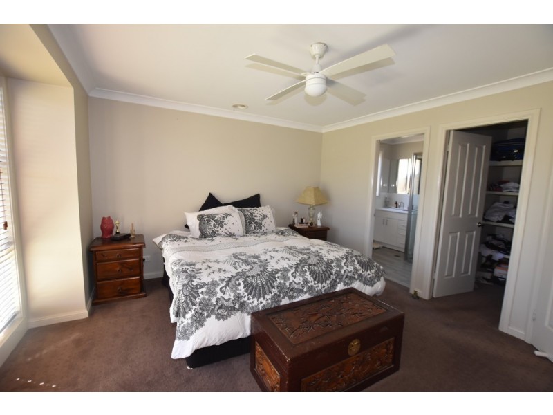 13 Brooklands Drive, Orange NSW 2800