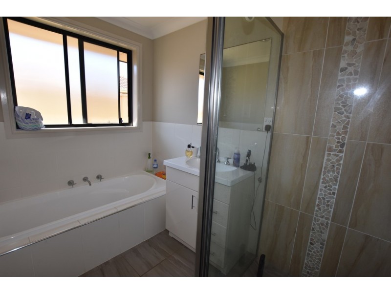 13 Brooklands Drive, Orange NSW 2800