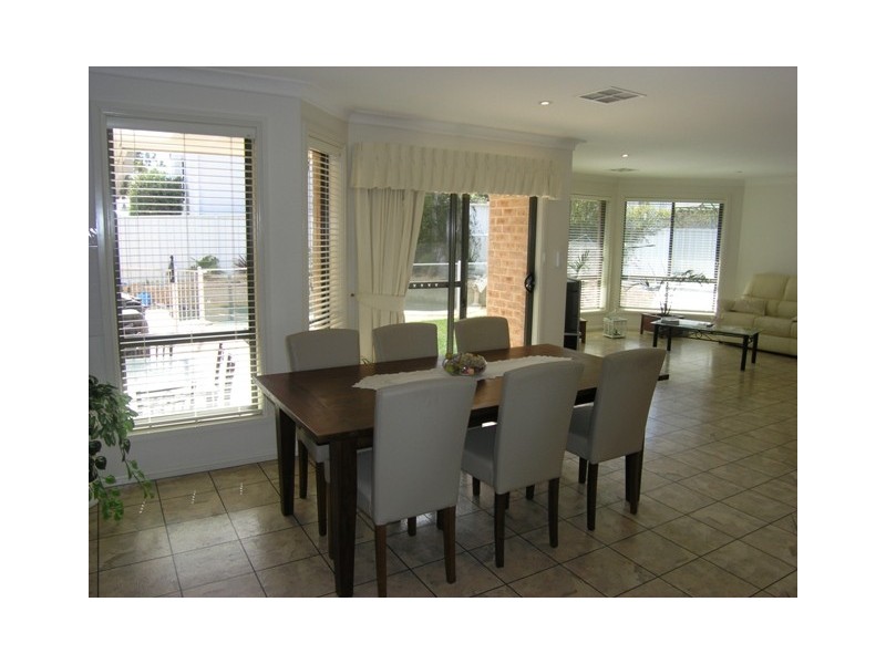 1 Majestic Way, Orange NSW 2800