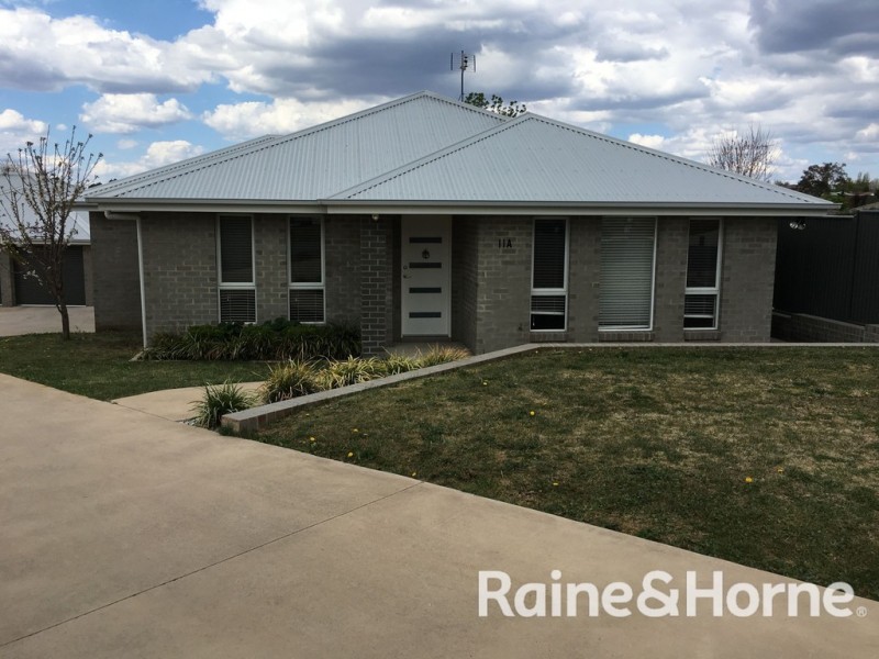 11a McCARRON PLACE, Orange NSW 2800