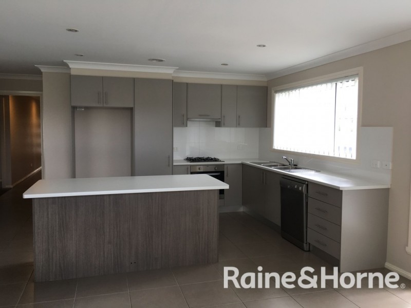 11a McCARRON PLACE, Orange NSW 2800