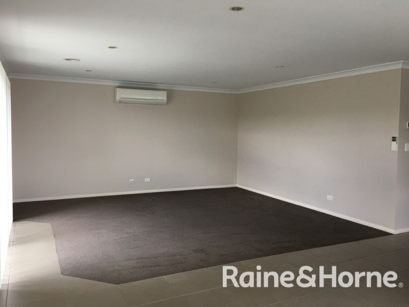 11a McCARRON PLACE, Orange NSW 2800