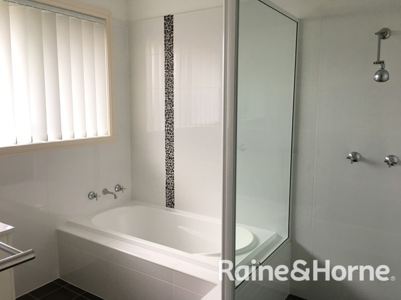 11a McCARRON PLACE, Orange NSW 2800