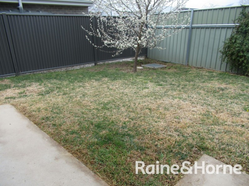 11a McCARRON PLACE, Orange NSW 2800