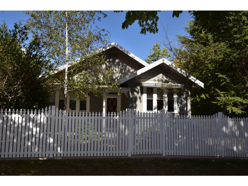 8 Clinton Street, Orange NSW 2800