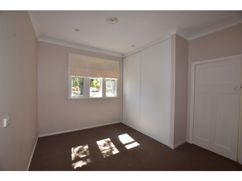 8 Clinton Street, Orange NSW 2800
