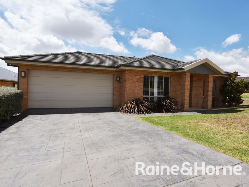 52 William Maker Drive, Orange NSW 2800