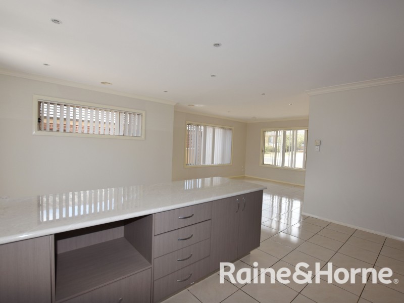 52 William Maker Drive, Orange NSW 2800