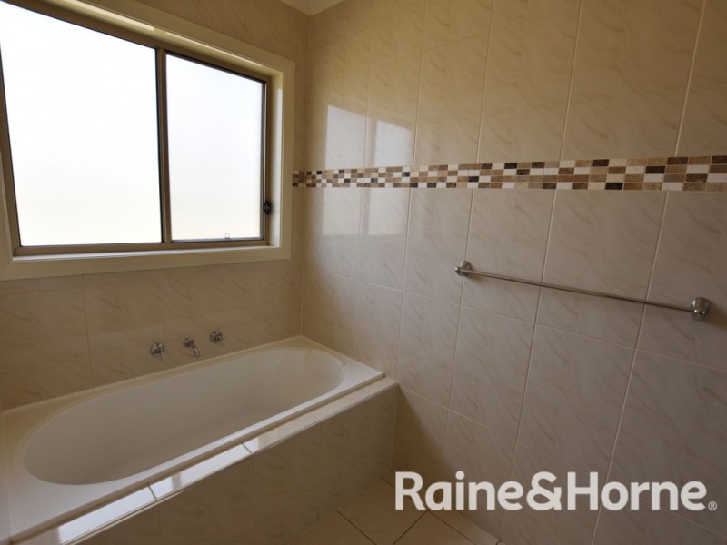 52 William Maker Drive, Orange NSW 2800