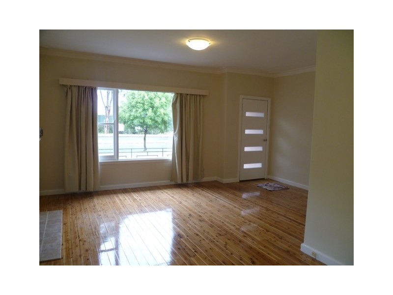 25 Racecourse Road, Orange NSW 2800