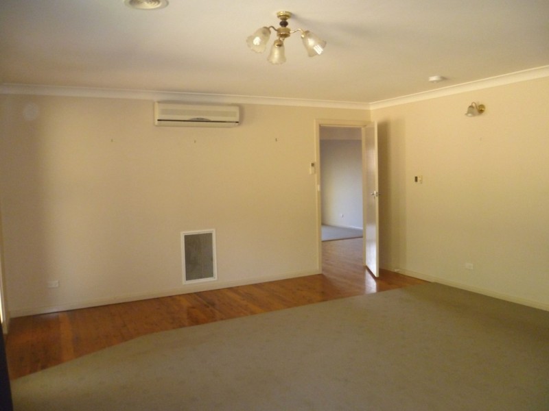 66 Wiare Circuit, Orange NSW 2800