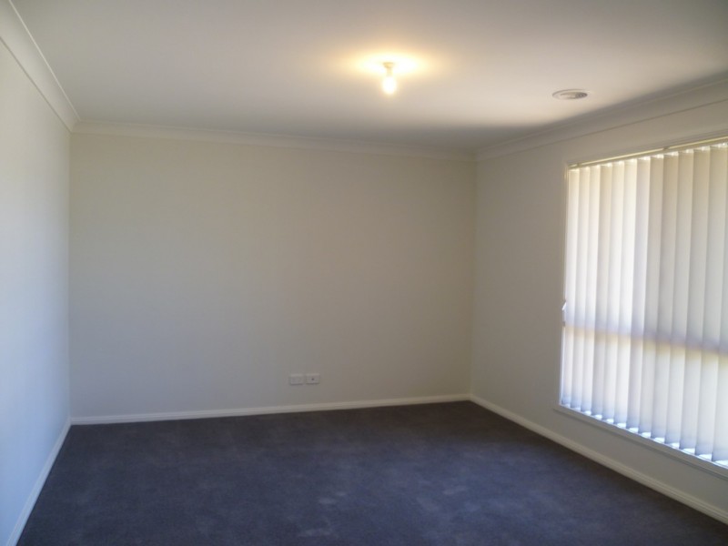 4 Burrows Court, Orange NSW 2800