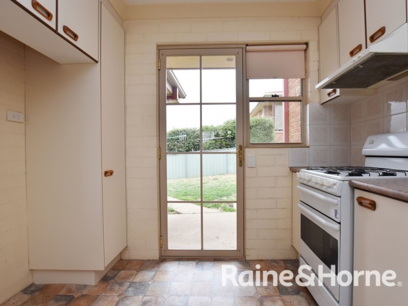 2B Agland Crescent, Orange NSW 2800