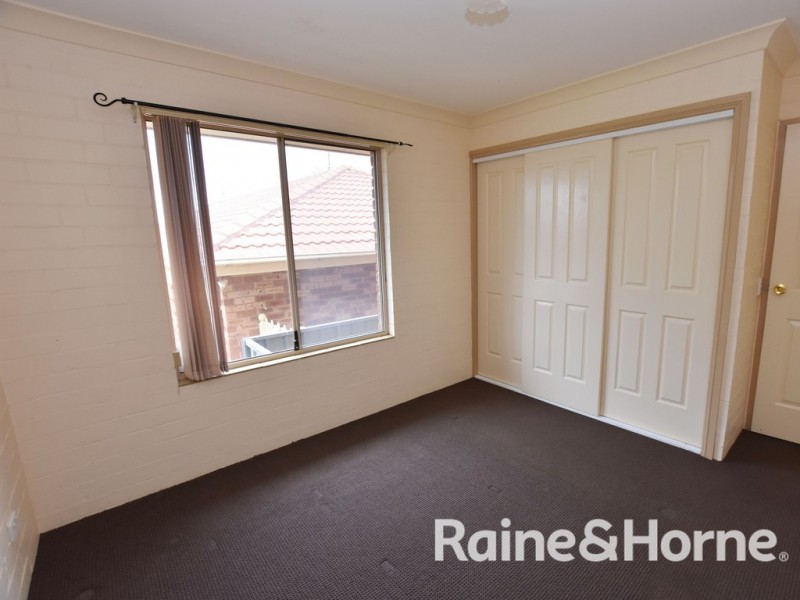 2B Agland Crescent, Orange NSW 2800