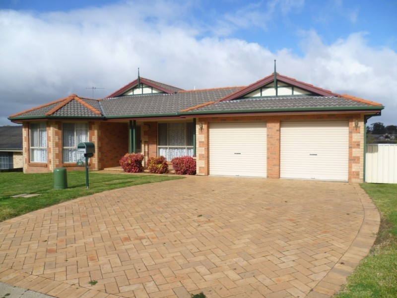 37 Booth Crescent, Orange NSW 2800