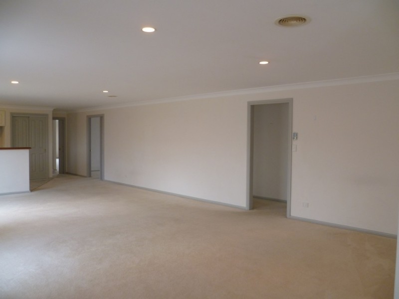 37 Booth Crescent, Orange NSW 2800