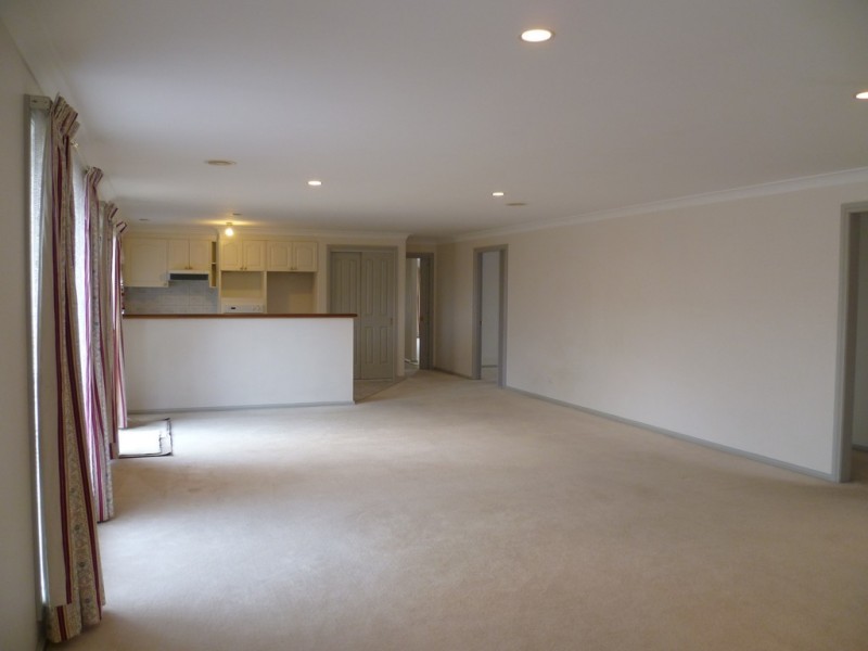 37 Booth Crescent, Orange NSW 2800