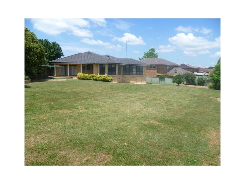 4 Pine Ridge Drive, Orange NSW 2800