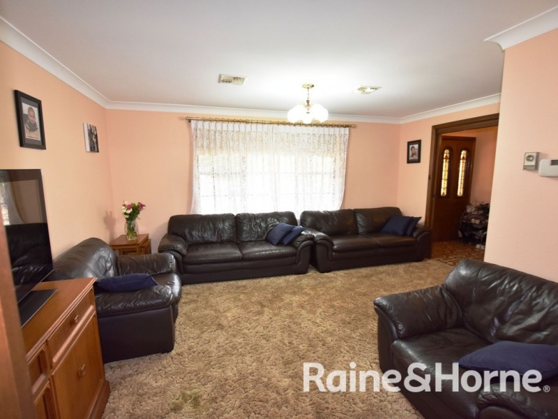 7 Panpande Crescent, Orange NSW 2800