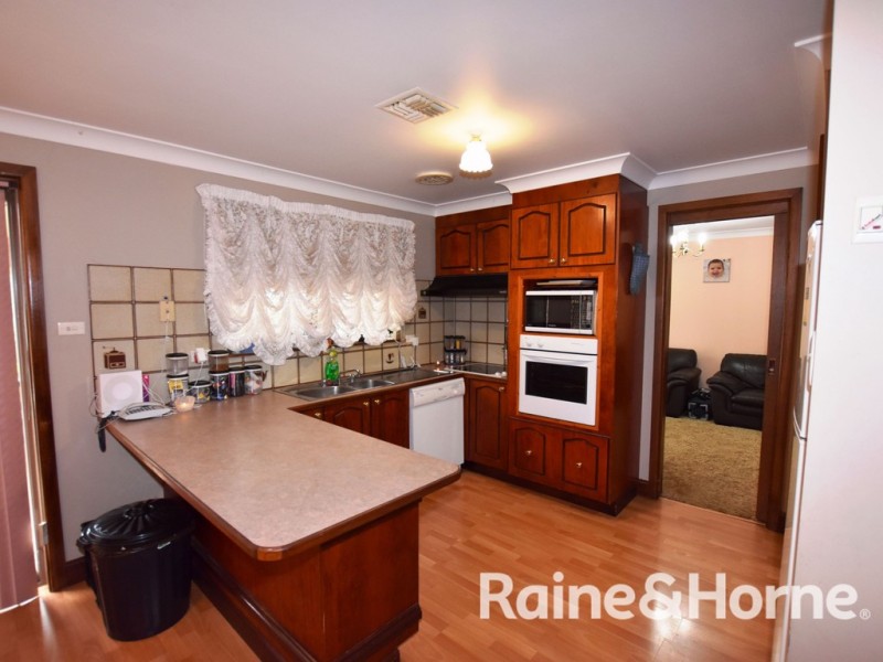 7 Panpande Crescent, Orange NSW 2800