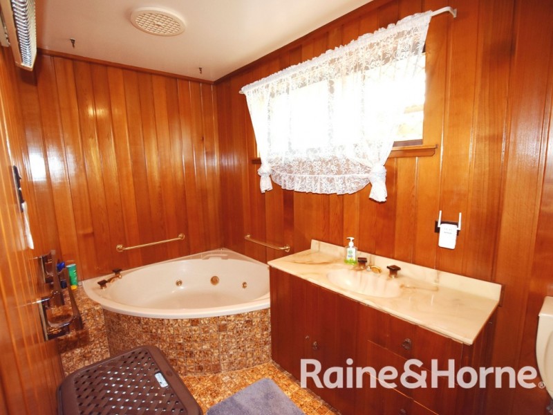 7 Panpande Crescent, Orange NSW 2800
