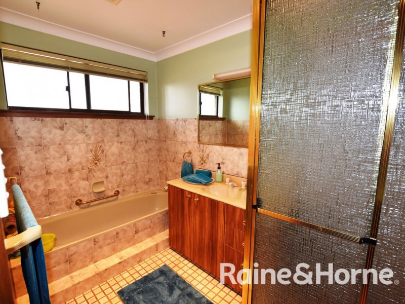 7 Panpande Crescent, Orange NSW 2800