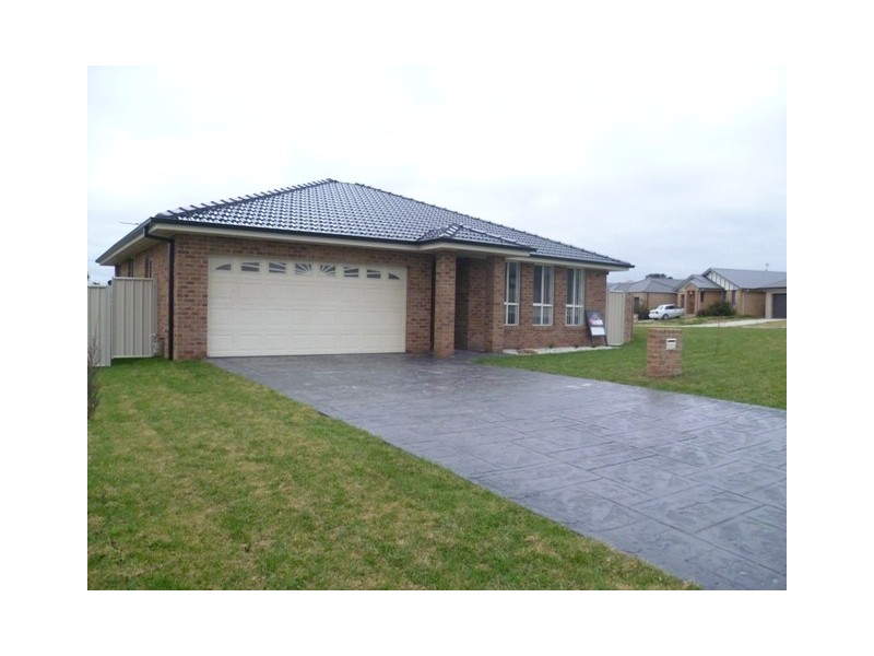 114 Diamond Drive, Orange NSW 2800
