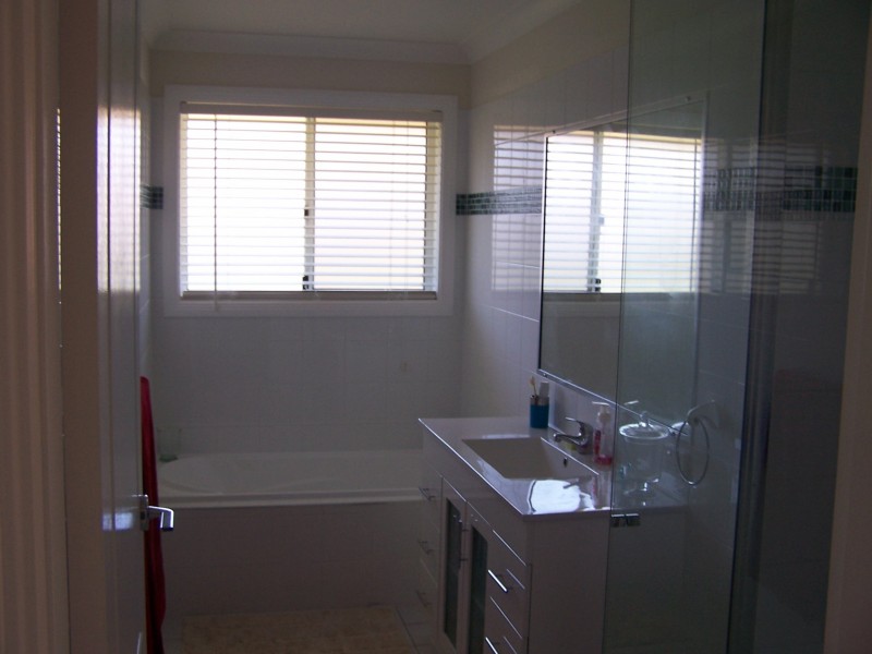 20 Grove Street, Spring Hill NSW 2800