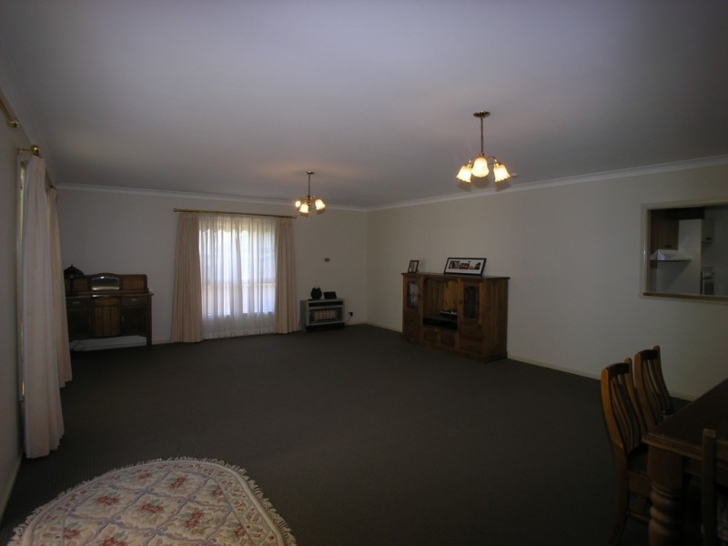 23 Burrendong Way, Orange NSW 2800