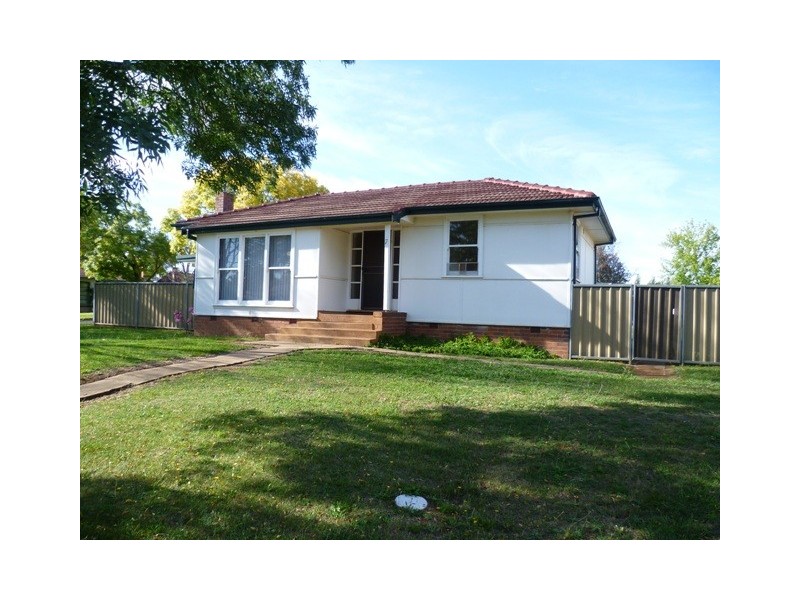 7 Chestnut Avenue, Orange NSW 2800