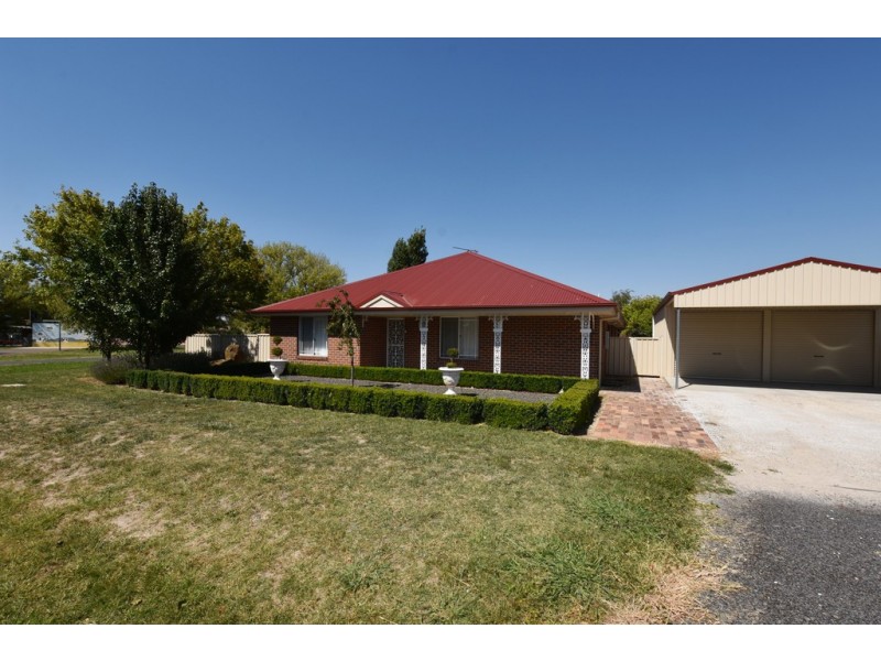 8 Grove Street, Spring Hill NSW 2800