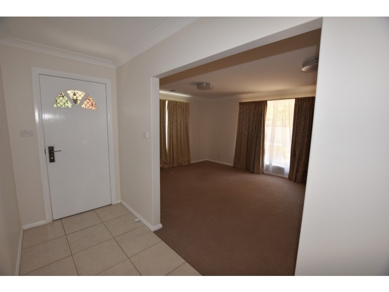 8 Grove Street, Spring Hill NSW 2800