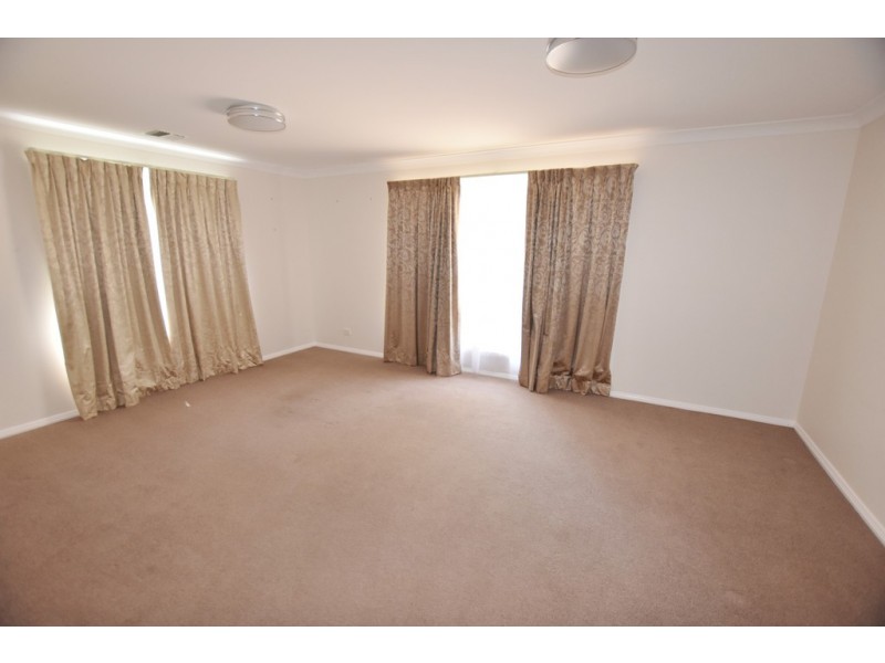 8 Grove Street, Spring Hill NSW 2800