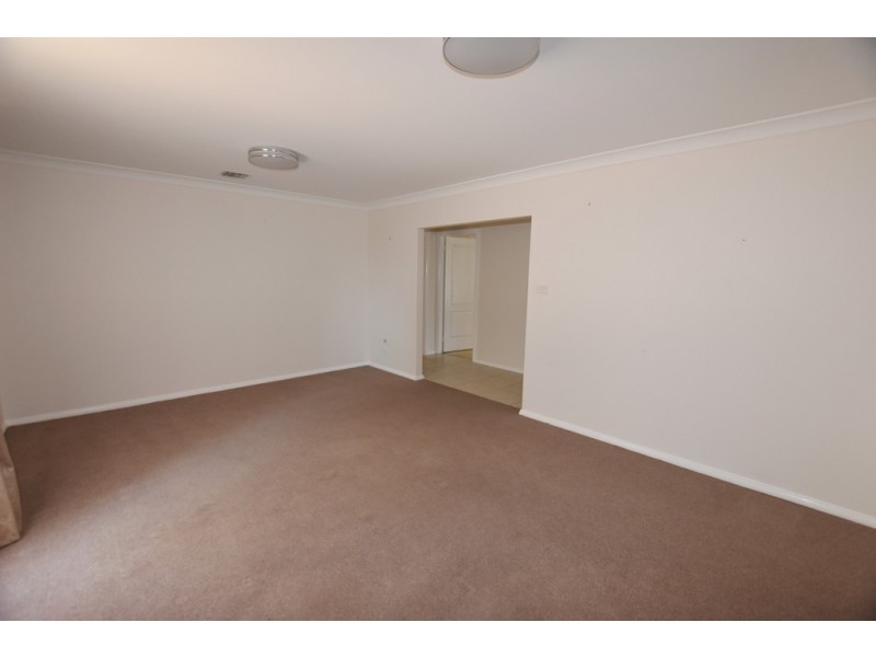 8 Grove Street, Spring Hill NSW 2800