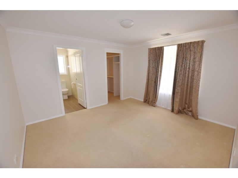 8 Grove Street, Spring Hill NSW 2800