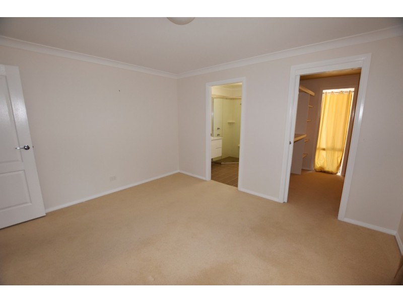 8 Grove Street, Spring Hill NSW 2800