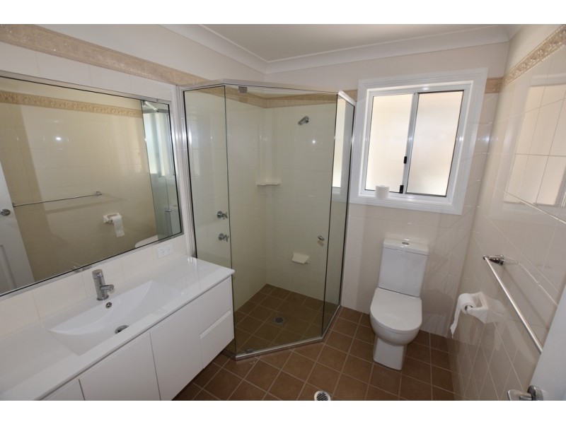 8 Grove Street, Spring Hill NSW 2800