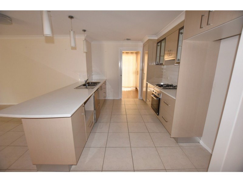 8 Grove Street, Spring Hill NSW 2800