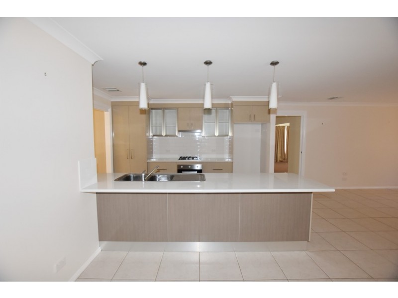 8 Grove Street, Spring Hill NSW 2800