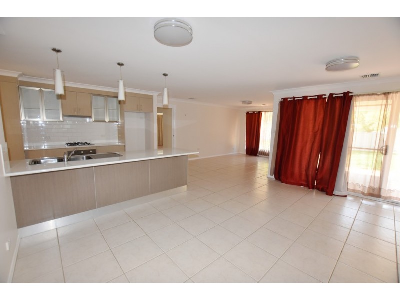 8 Grove Street, Spring Hill NSW 2800